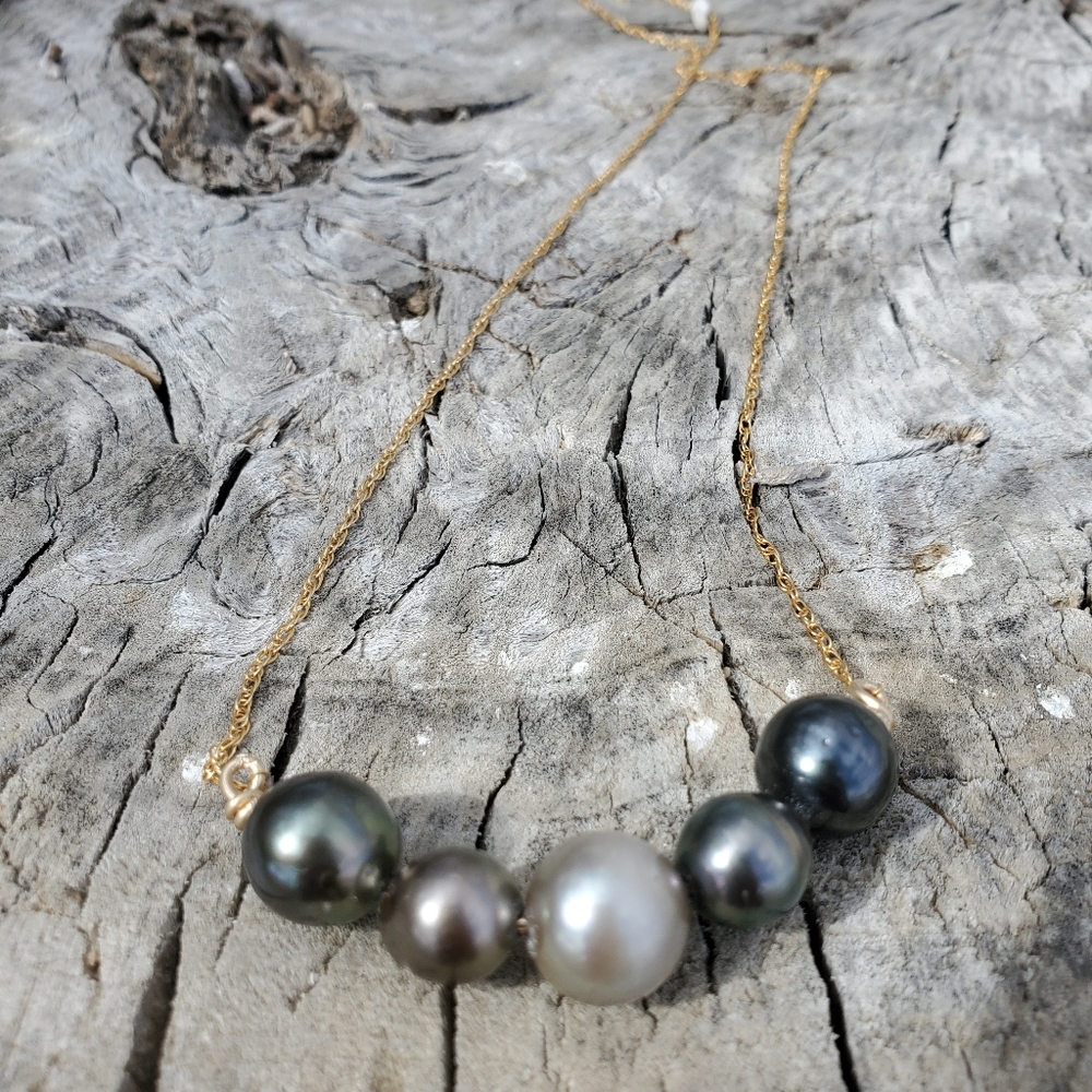 Tahitian pearl necklace